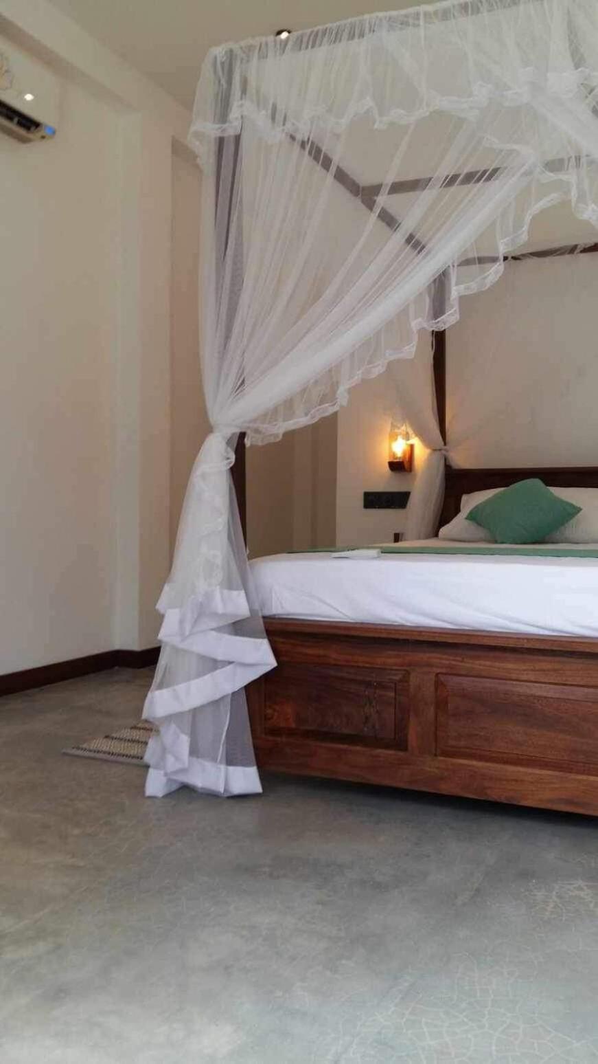 New Ocean Breeze Madiha Hotel Matara Exterior foto